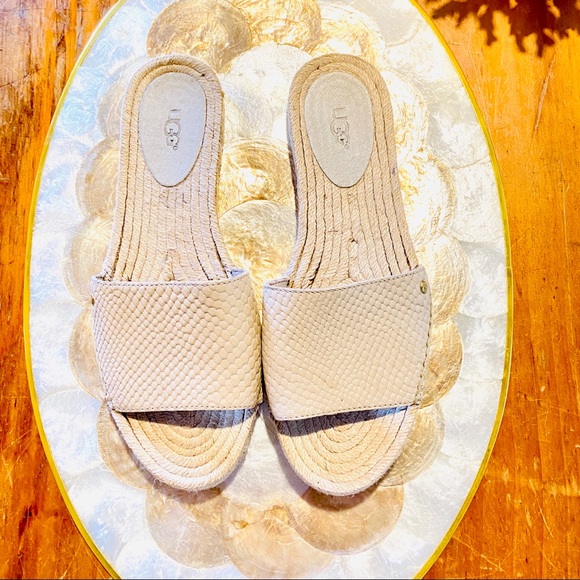 UGG Shoes - UGG Leather Espadrille Slide-on Flats SZ 8.5